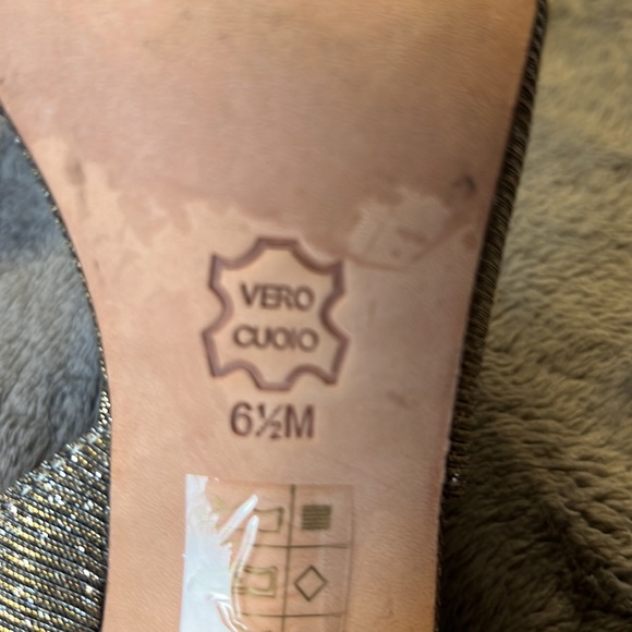 Worn once!  Silver sparkly heels with a bow - Picture 4 of 4